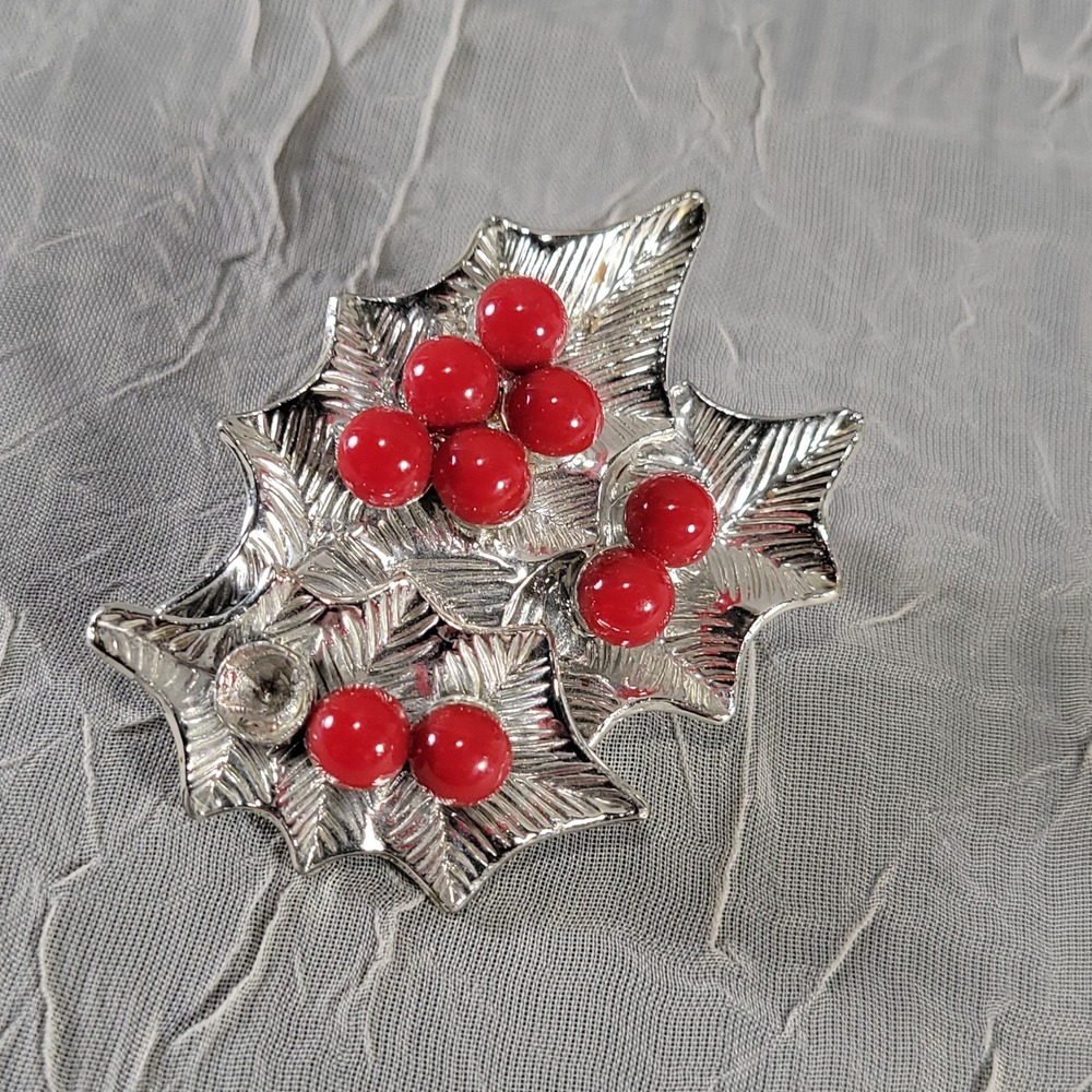 Dodds Christmas Holly Leaf Brooch Silver Tone Red Berry Vintage Holiday Pin